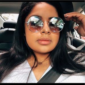 Meet your Posher, Sabrina